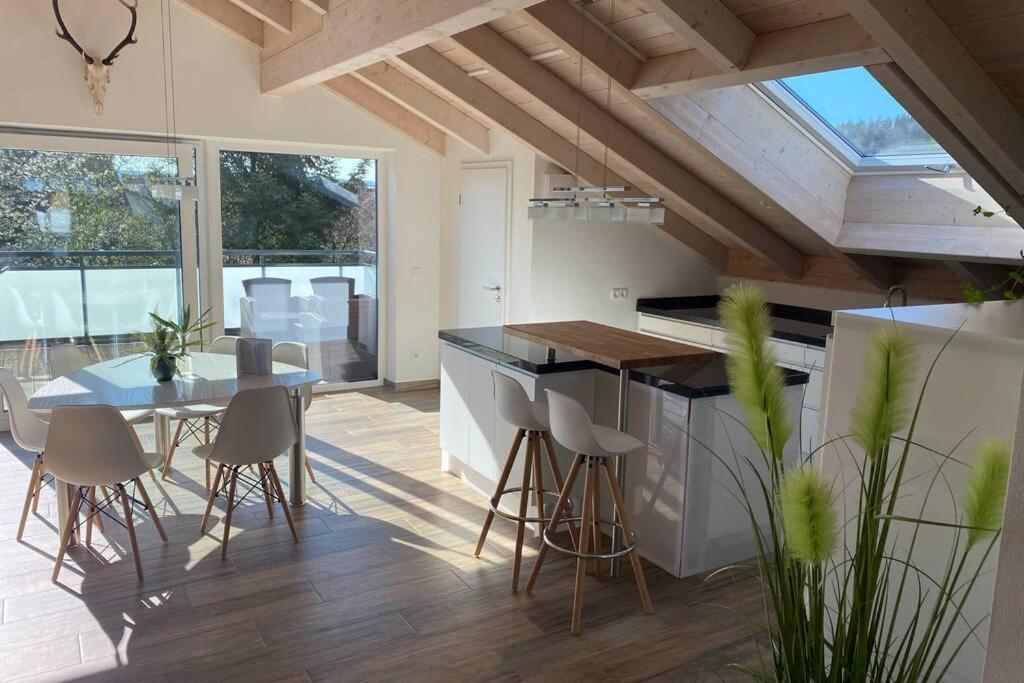 Lichtdurchflutete Wohnung Mit Grosser Dachterrasse Bruckmühl Exterior foto