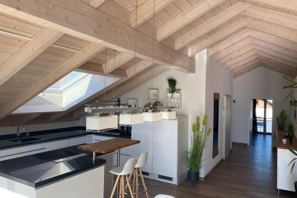 Lichtdurchflutete Wohnung Mit Grosser Dachterrasse Bruckmühl Exterior foto